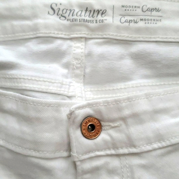 🆕️ NWOT Levis Signature Capris Size 20 Plus - Picture 4 of 8